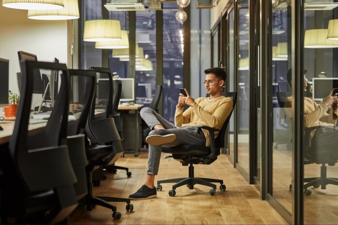 Pros And Cons Of Different Types Of Hybrid Work Models