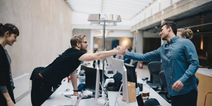 How Red Hat OpenShift on AWS (ROSA) accelerates enterprise modernization initiatives on cloud, delivering business application innovation
