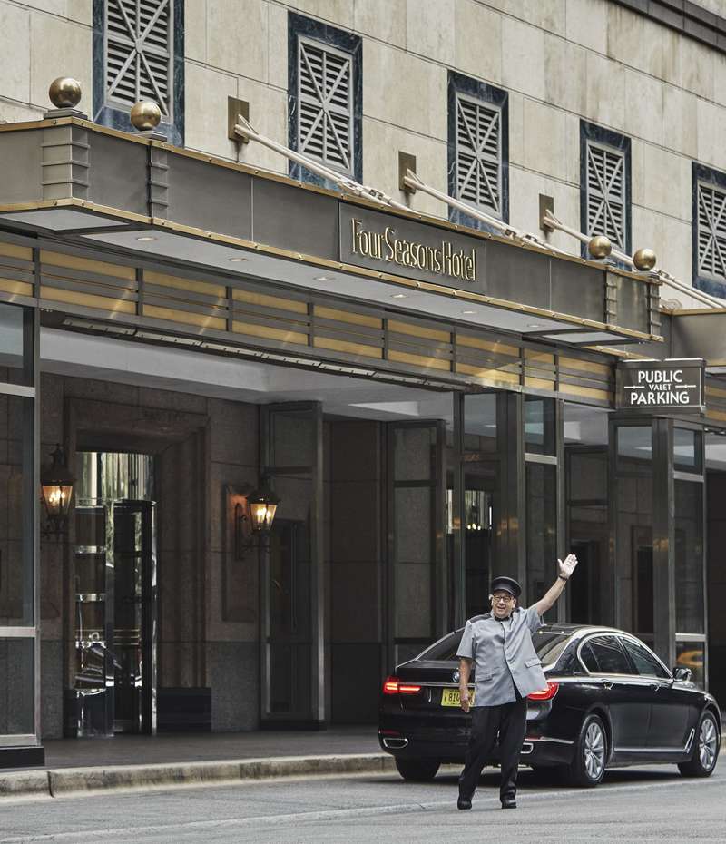 Four Seasons Hotel Chicago Exterior