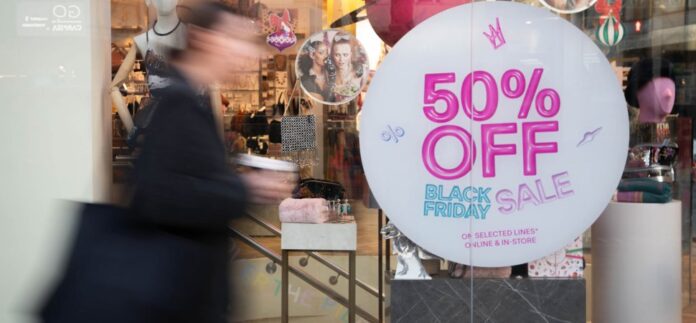 How to Woo Last Minute Shoppers? It Helps to Have Festive Snacks and Customer Service on High Alert
