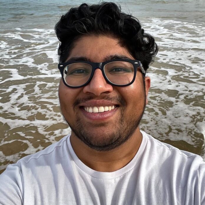 Selfie of a man in glasses with the beach in the background