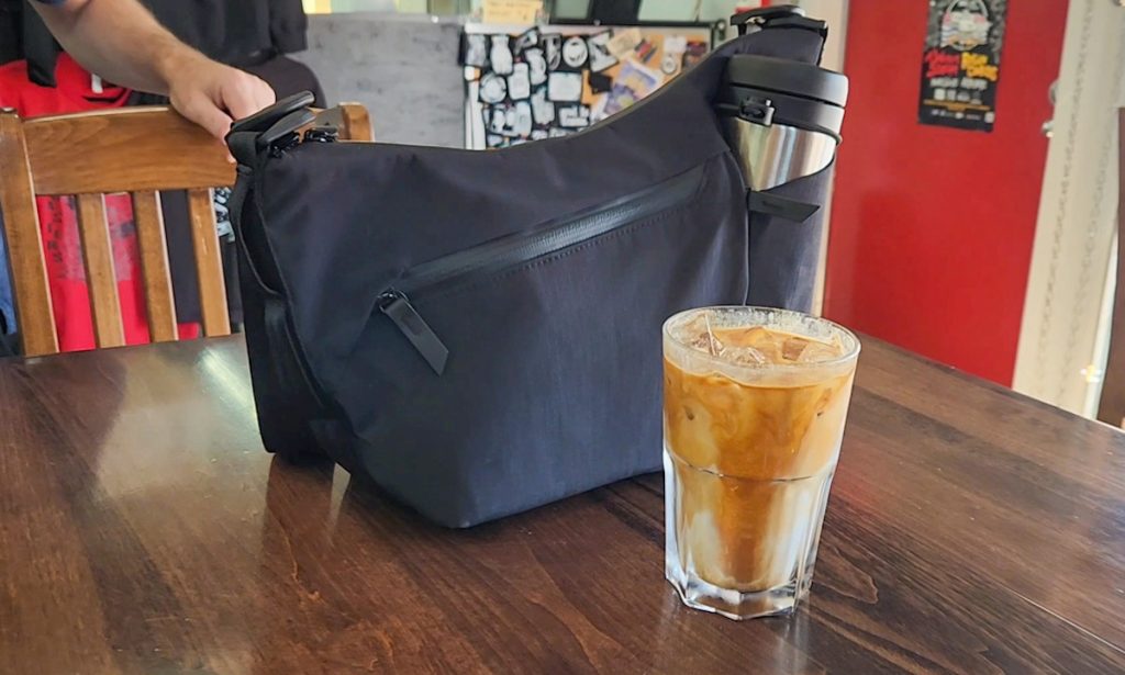 ALPAKA Flow Satchel 4 at cafe